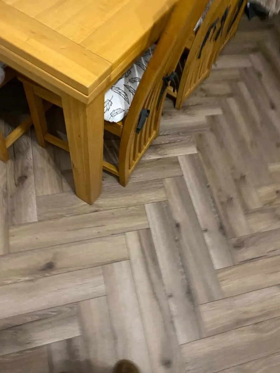 Oak kitchen table and oak chairs - Image 3