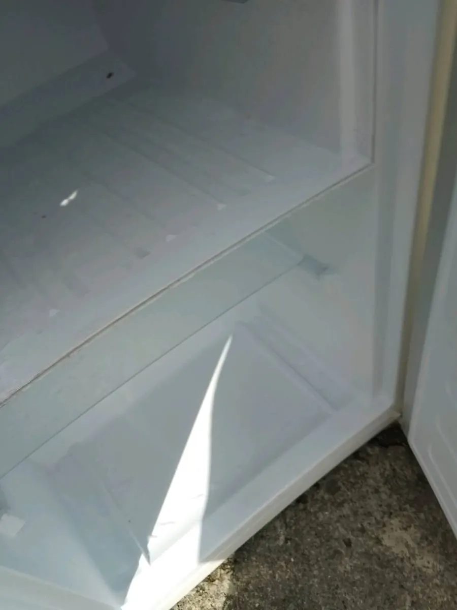 Beko fridge freezer - Image 4