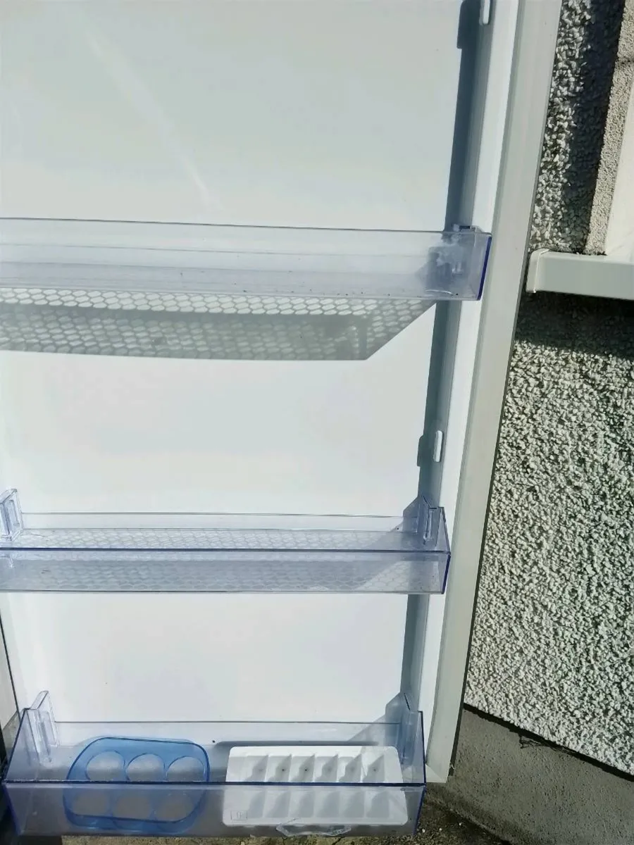 Beko fridge freezer - Image 3