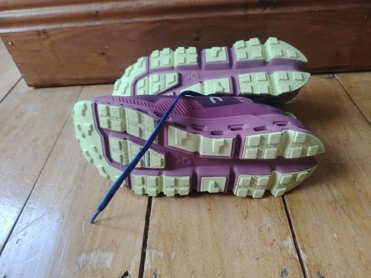 ON Trainers - Image 3