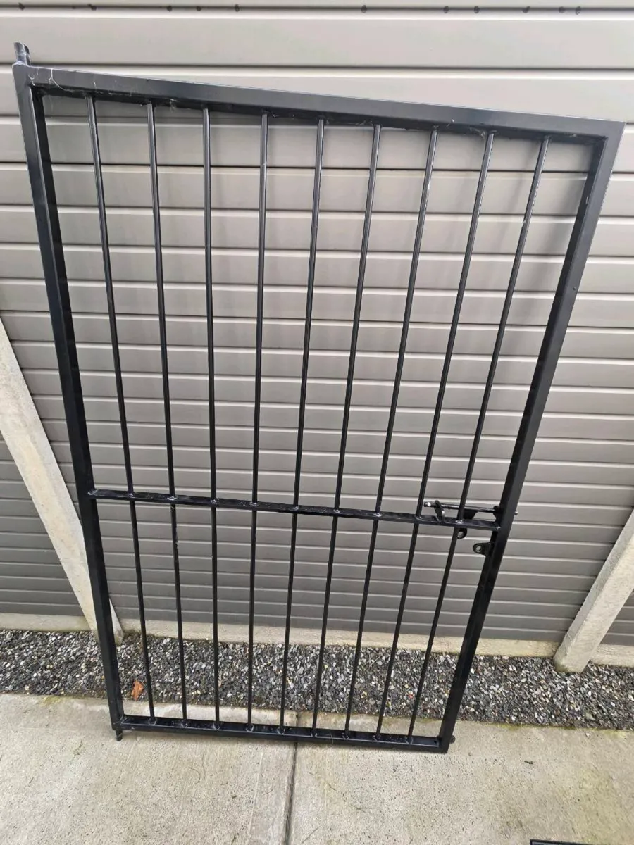 Black gate for sale - Image 3