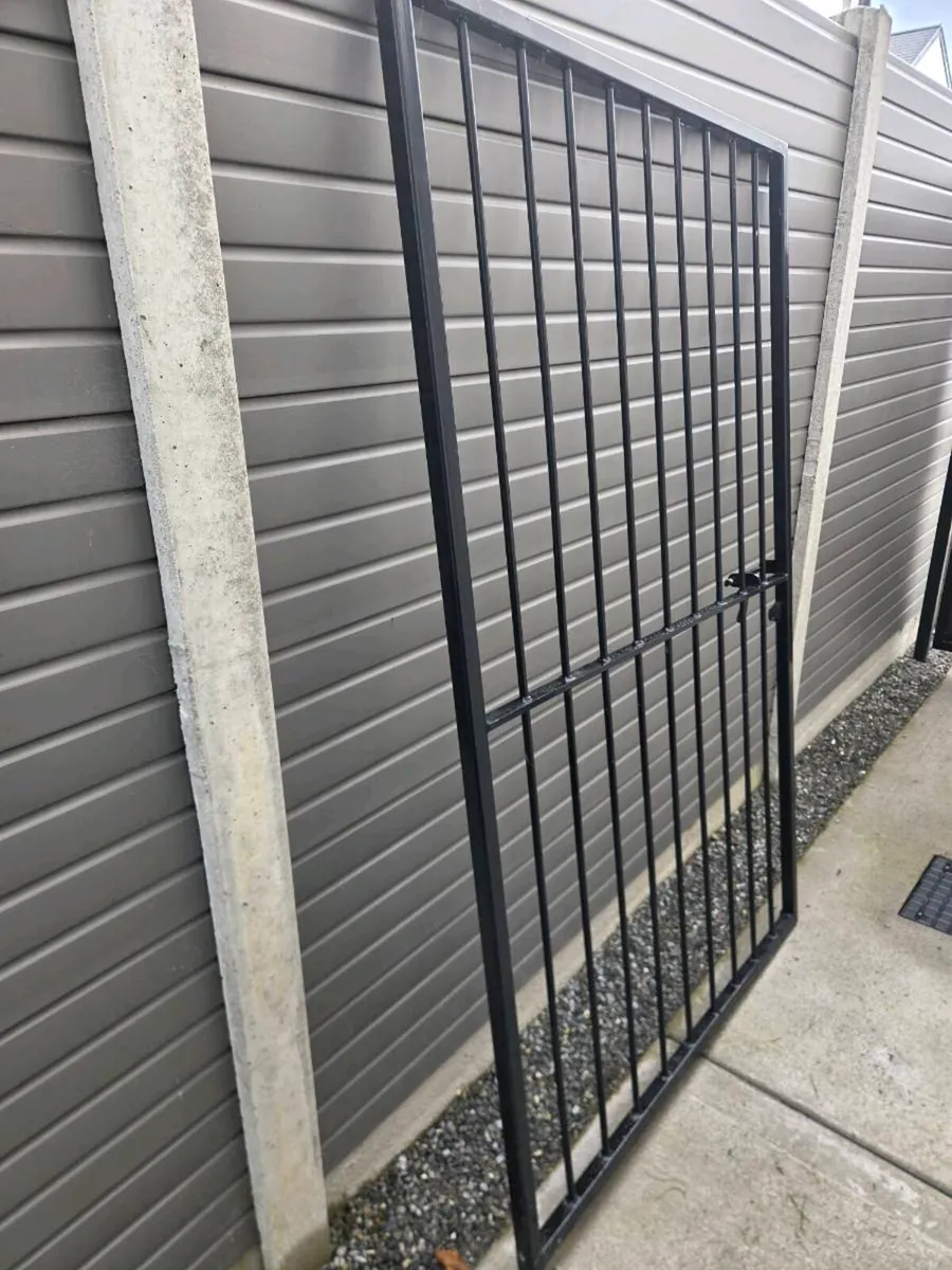 Black gate for sale - Image 1