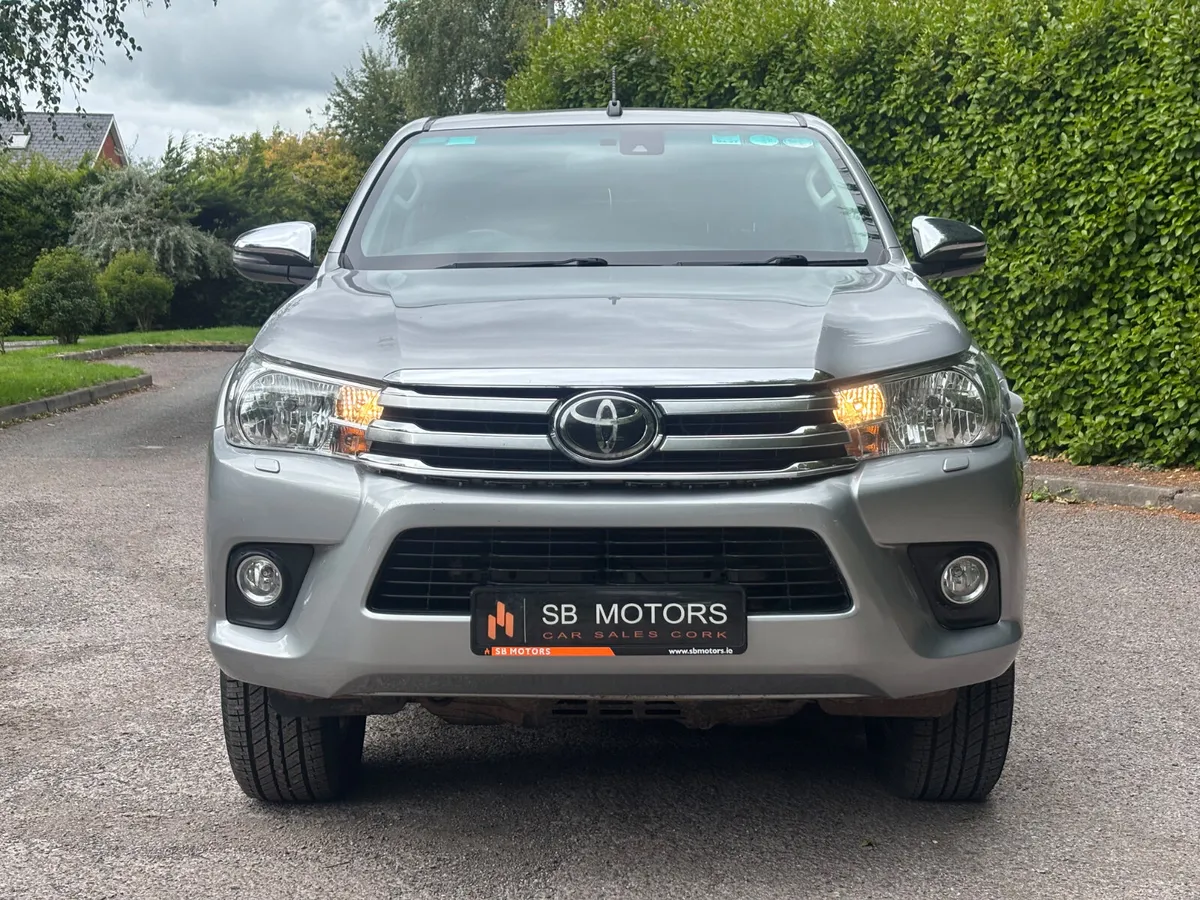 2018 TOYOTA HILUX 2.4D4D SR5 68K NEW CVRT - Image 2