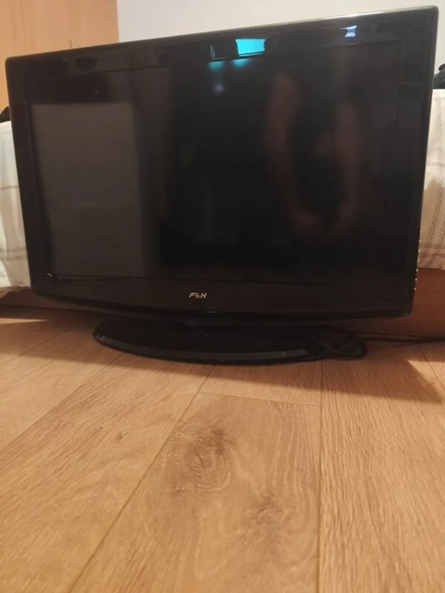 Giving away F&H 32" LCD TV - Image 2