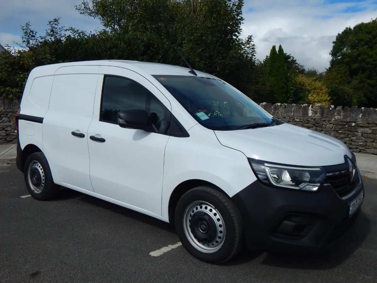 2023 Renault Kangoo 3 seats CVRT 03/27 - Image 1