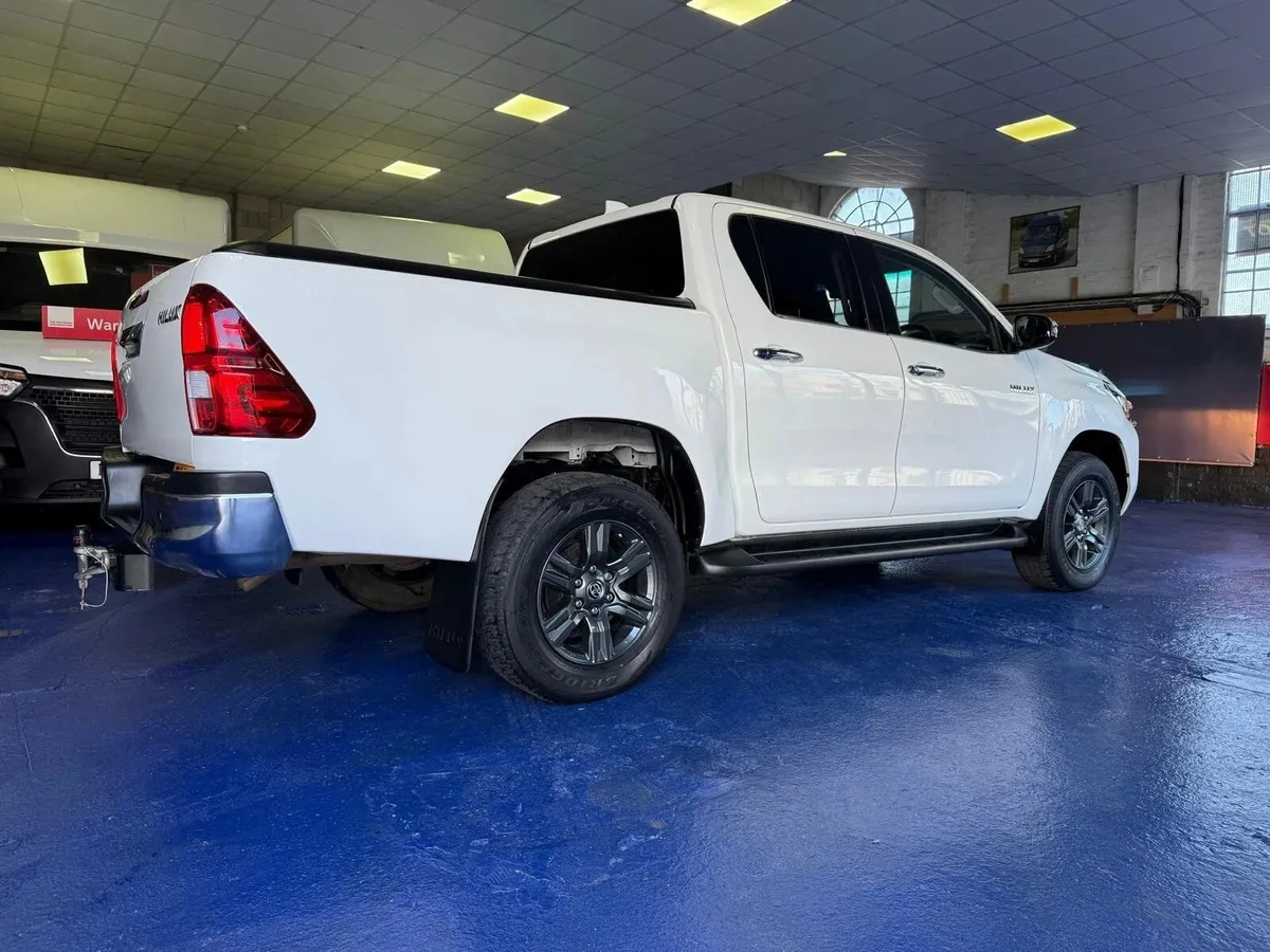 2023 Toyota Hilux PickUp Van - Image 2