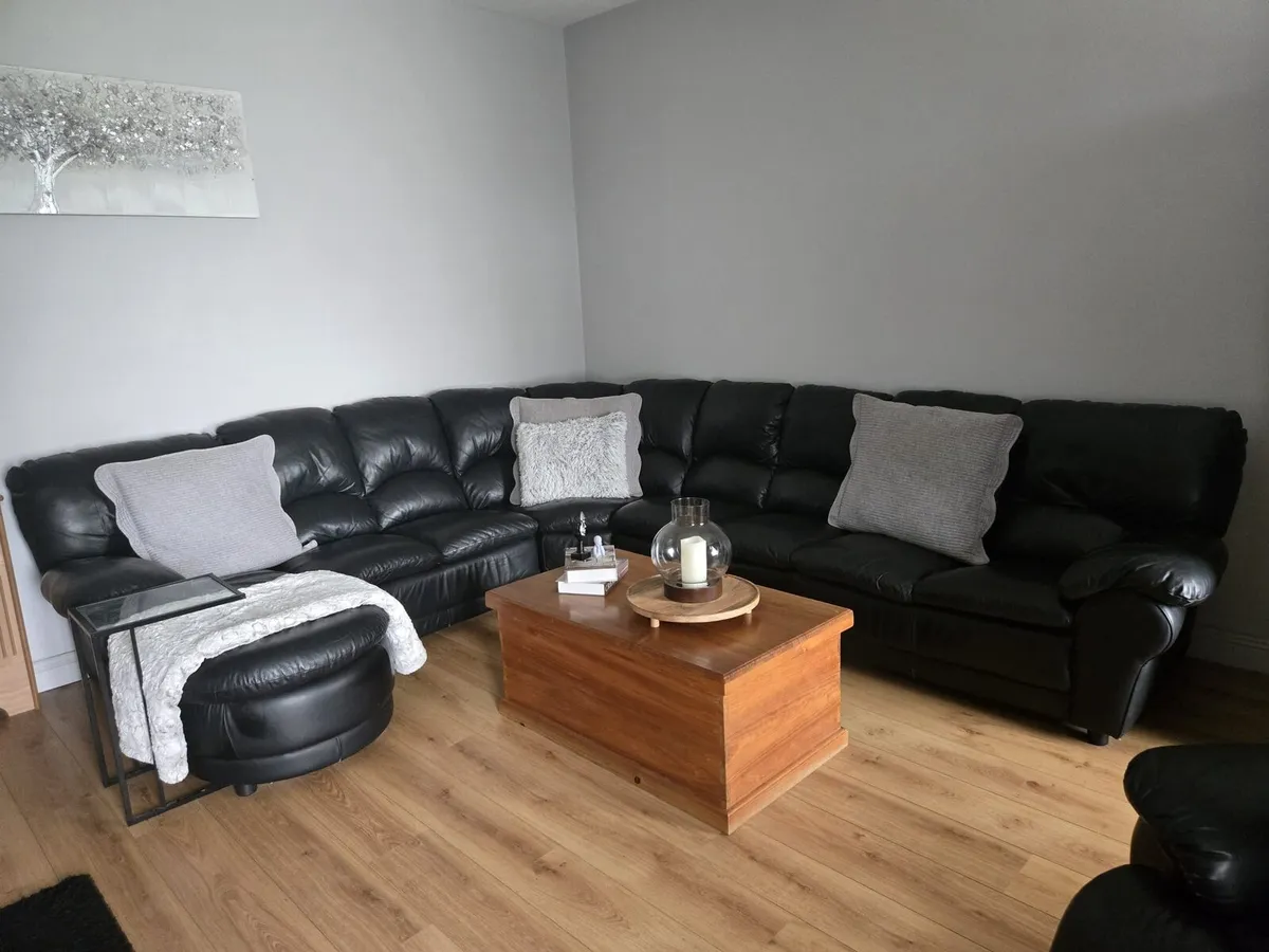 Corner couch - Image 1