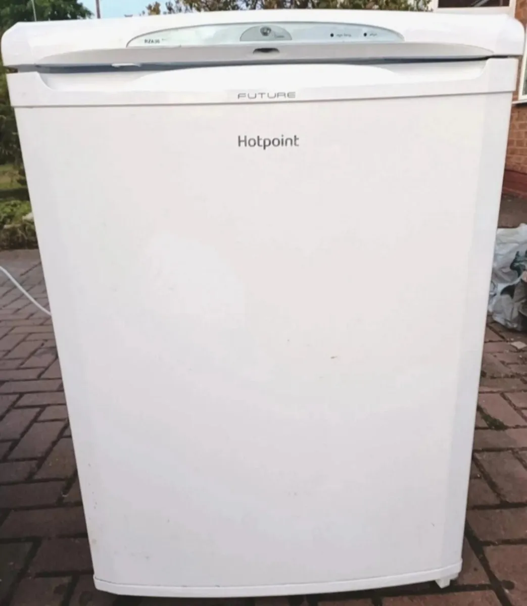 Hotpoint undercounter freezer - Image 1