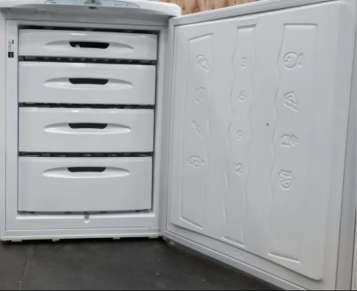 Hotpoint undercounter freezer - Image 2