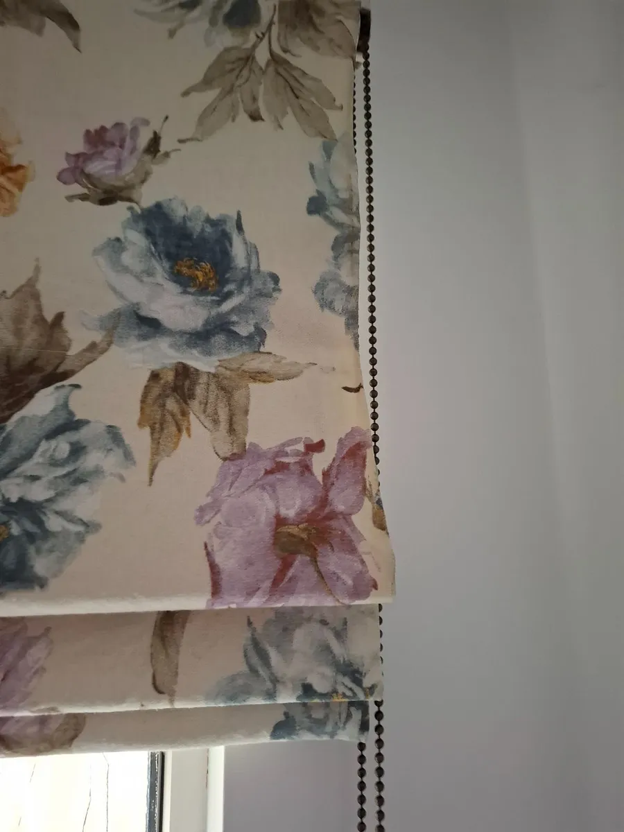 ROMAN  BLIND - Image 1