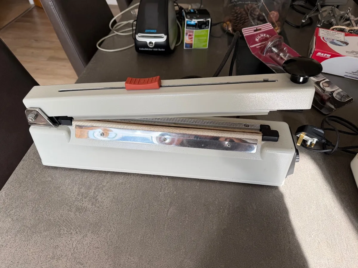 Electronica 300 ESC-4 Impulse Bag Sealer with Cutt - Image 2