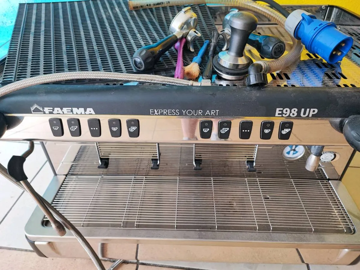 Professional coffee machine - Image 1