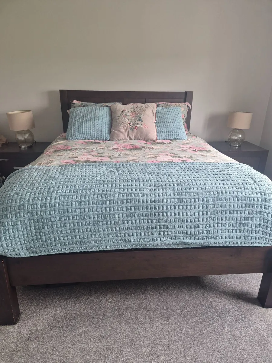 5ft Walnut Bed + Lockers - Image 3