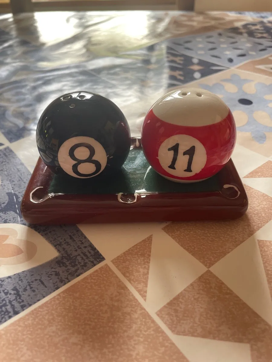 Pool inspired salt and pepper shakers - Image 1
