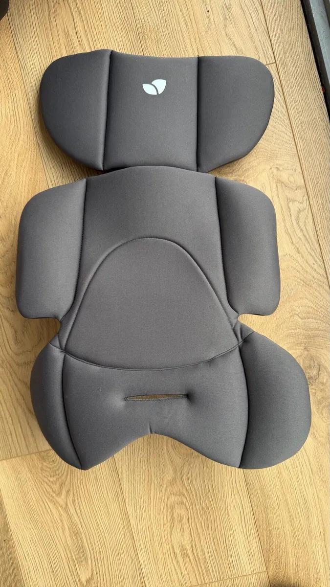 Joie Stages Car Seat & New born insert - Image 2