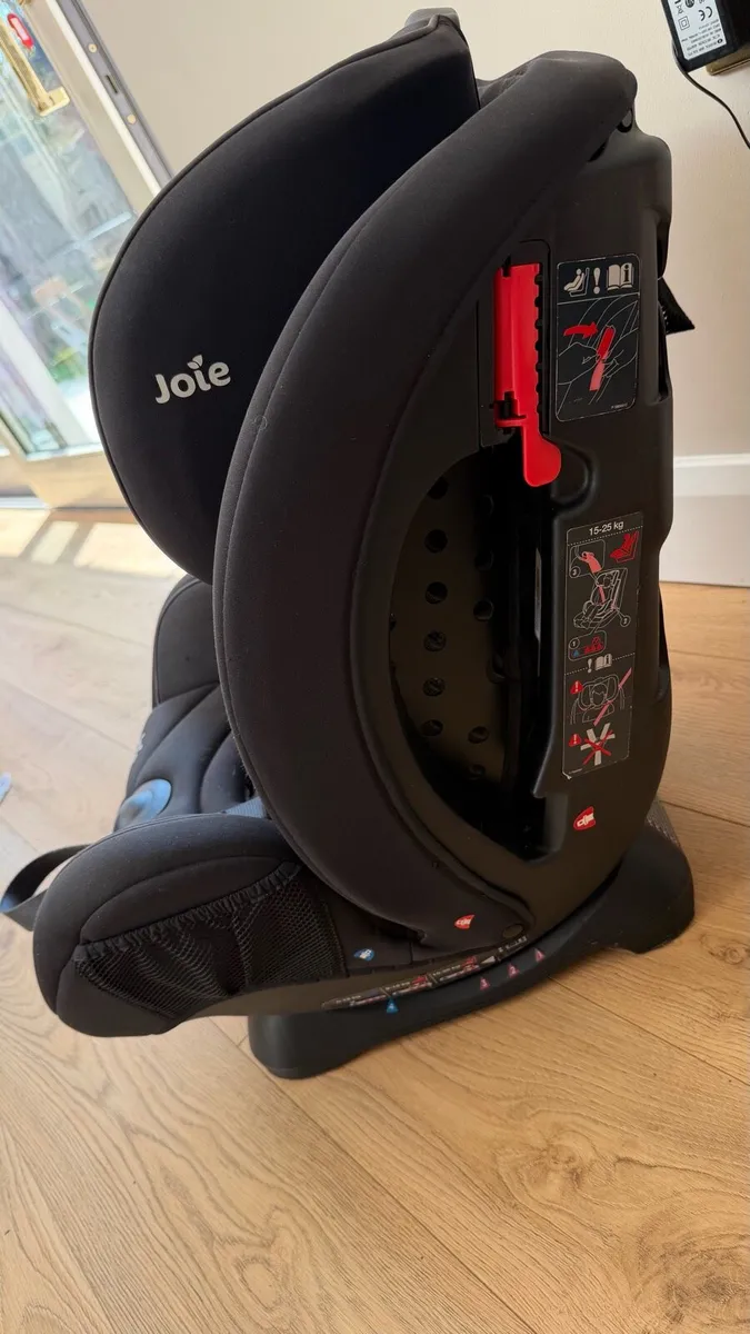 Joie Stages Car Seat & New born insert - Image 3