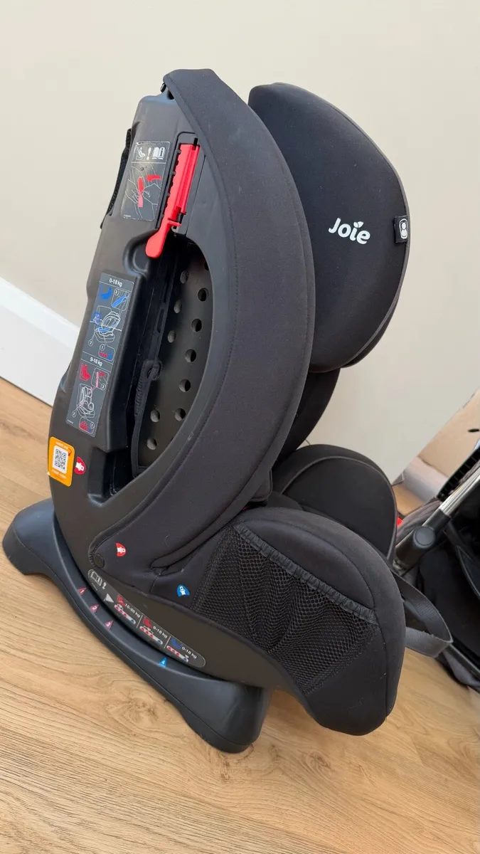 Joie Stages Car Seat & New born insert - Image 4