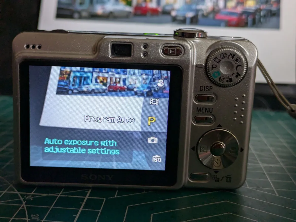 Sony Cyber-shot 7MP CCD🌈 compact 📸Carl Zeiss 💥 - Image 3
