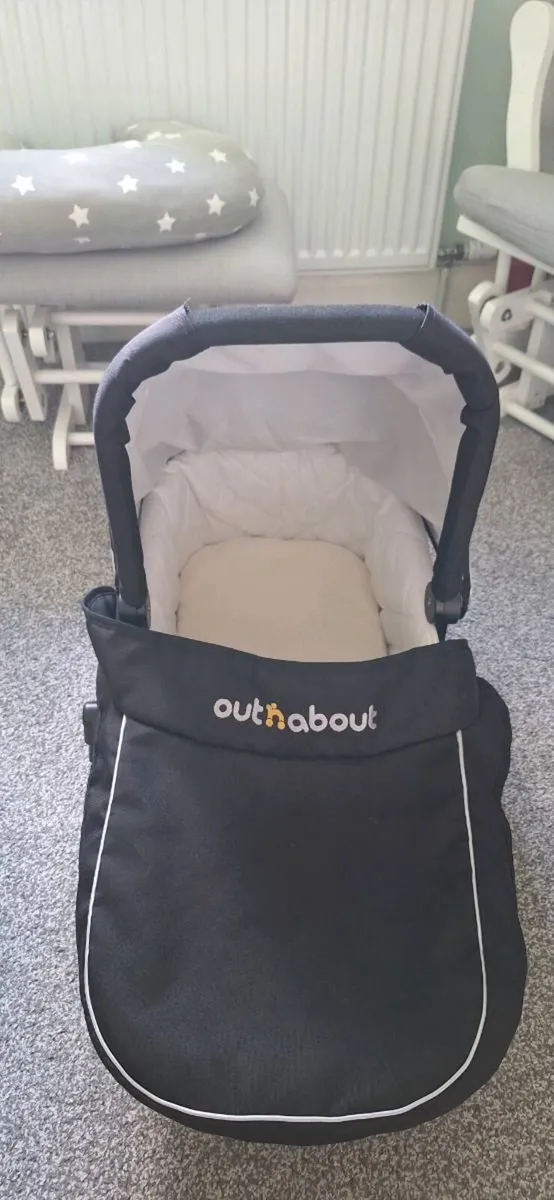 Out n about bassinet - Image 1