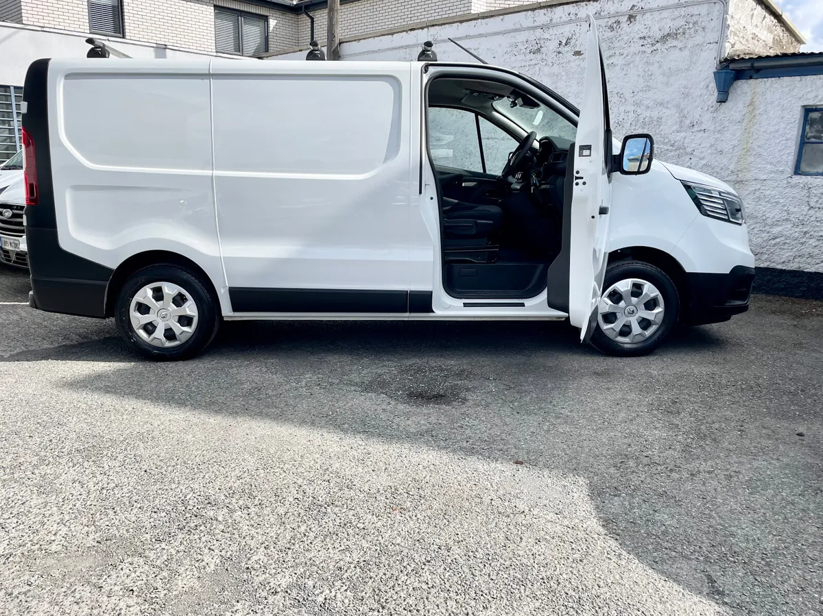 Renault Trafic SL30 Start 2.0 DCI 120 BHP SWB,2024 - Image 3
