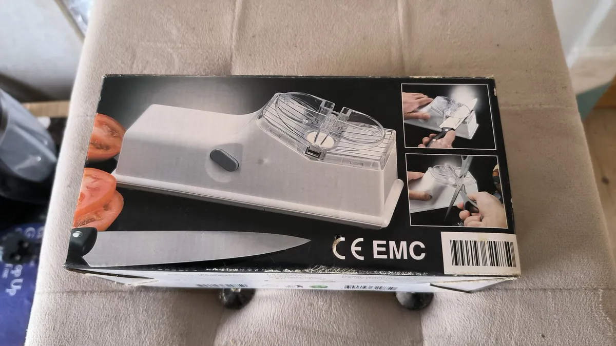 Knife sharpener