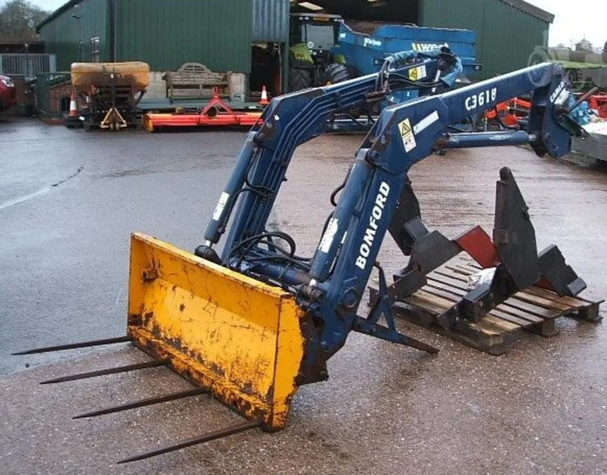BOMFORD POWER LOADER, WILL SUIT MF 300 SERIES - Image 3