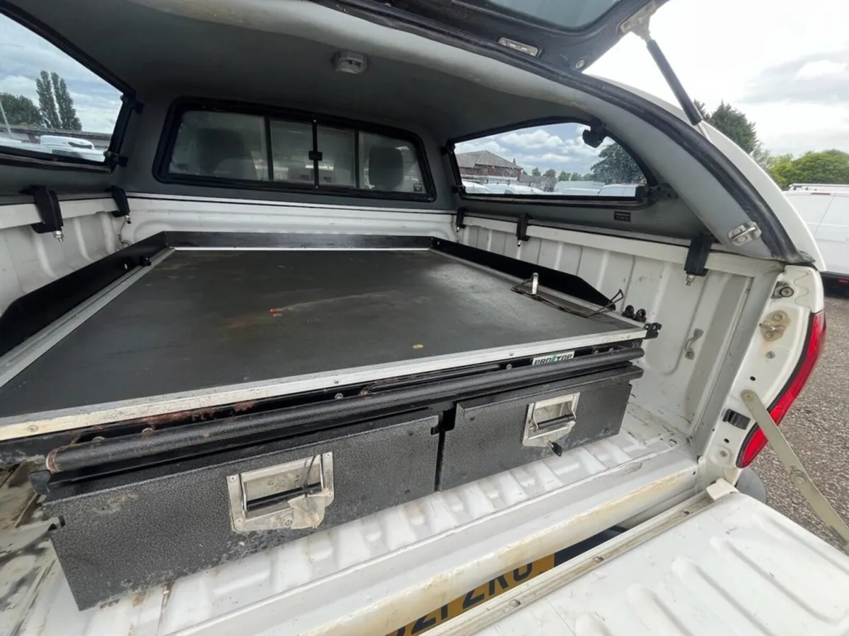 2021 Toyota Hilux PickUp Van - Image 4