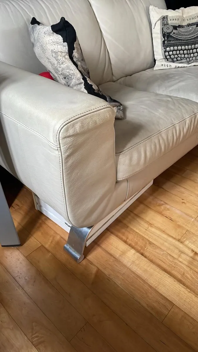 Couch - Image 2
