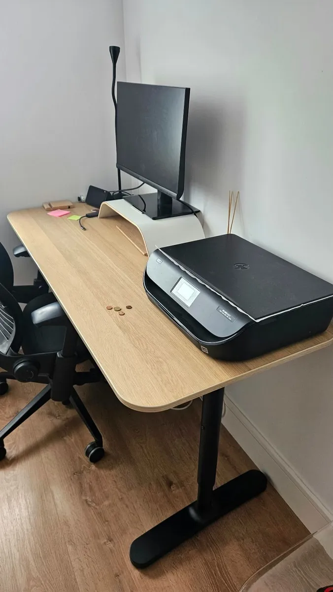Home Office Desk – Excellent Condition