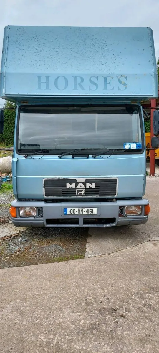 Horse box lorry - Image 1
