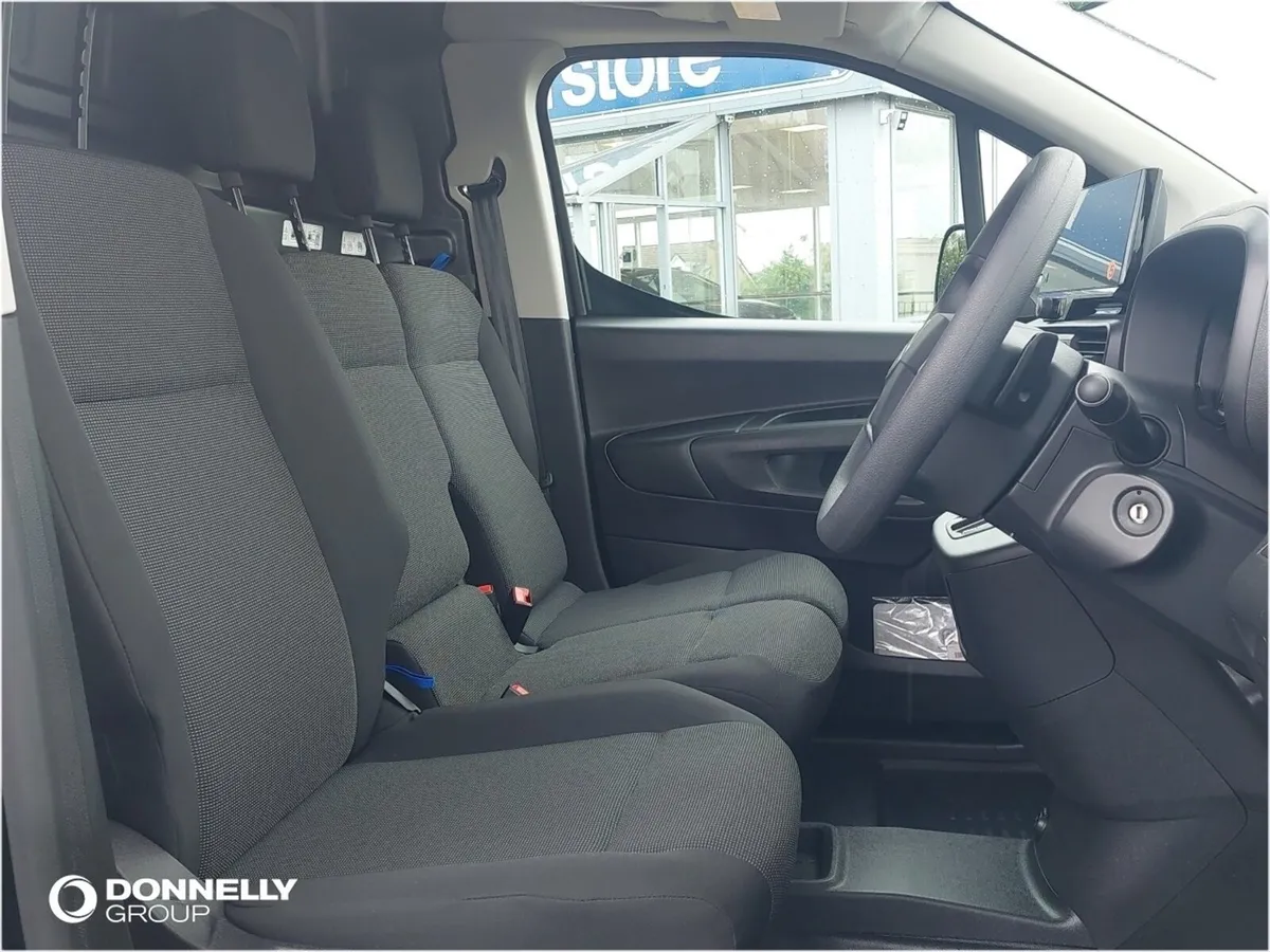 Citroen Berlingo 1.5 D 130ps Van Driver EAT8 - Image 3