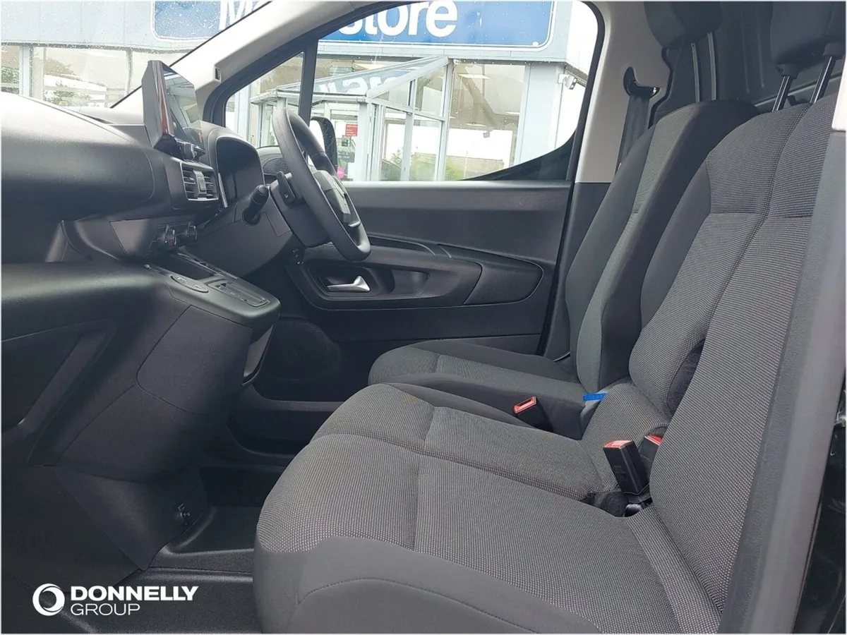 Citroen Berlingo 1.5 D 130ps Van Driver EAT8 - Image 4
