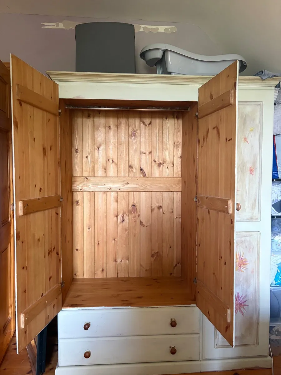 Wardrobe - Can Be Dismantled For Transport - Image 4