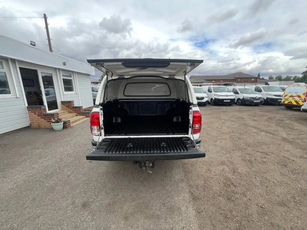 2023 Toyota Hilux PickUp Van - Image 2