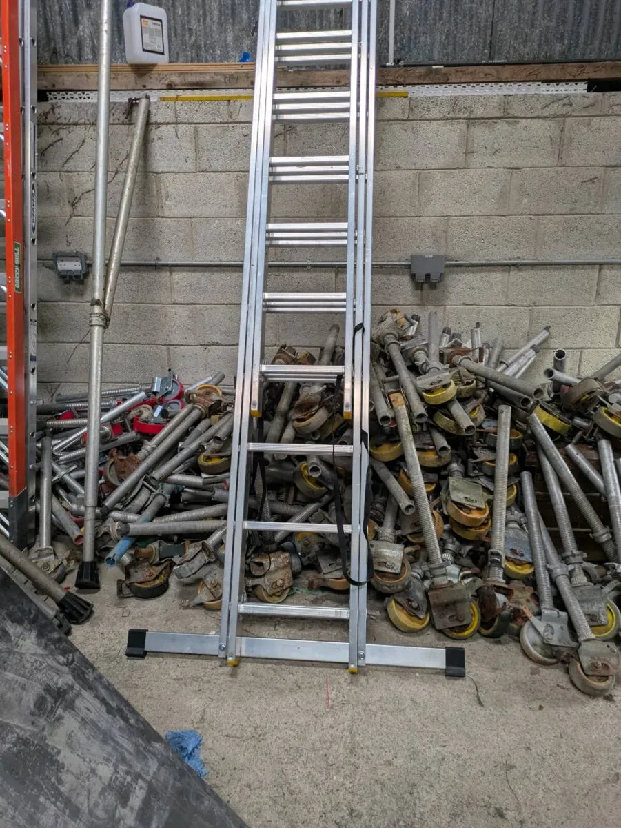 Platform ladders - Image 1