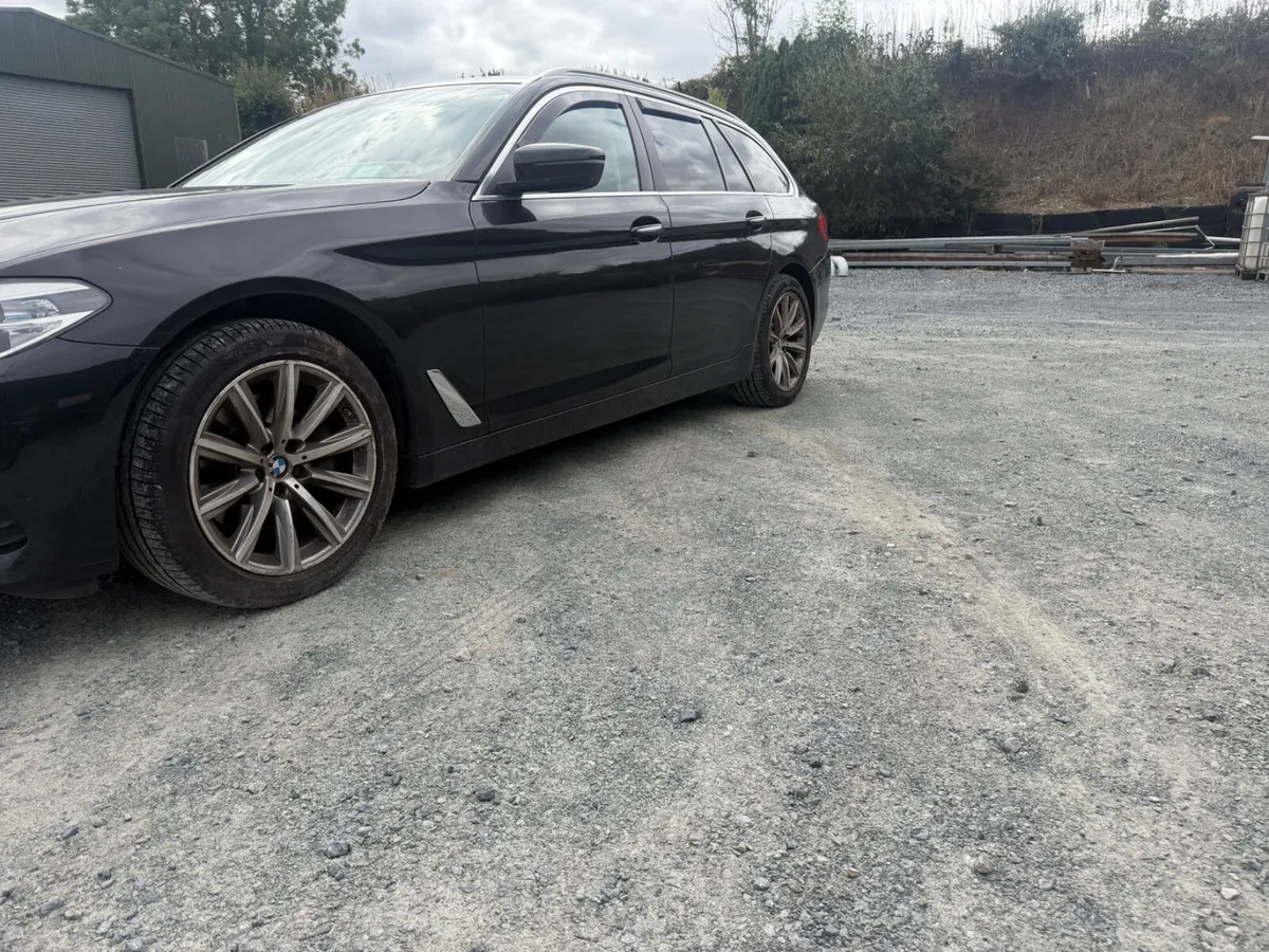 2017 BMW 520 D - Image 1