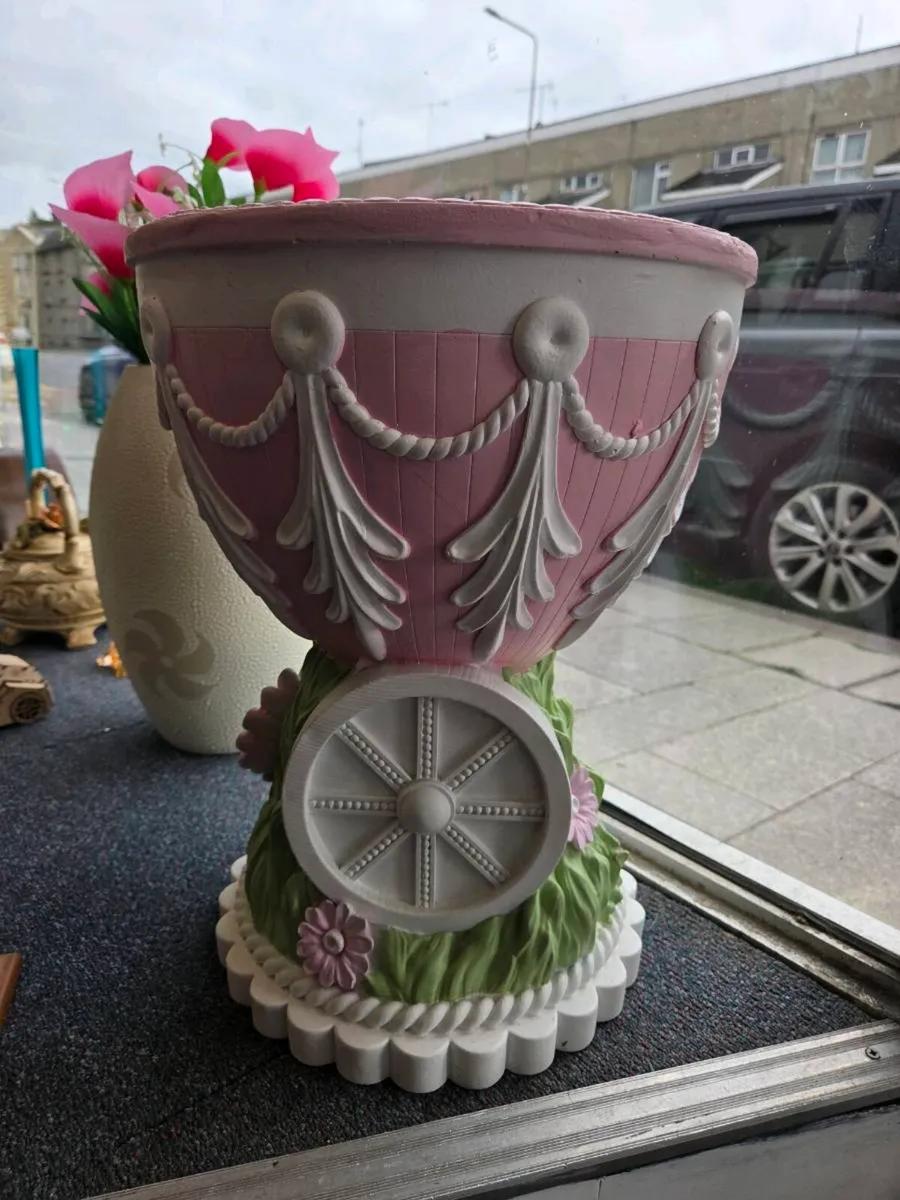 Plant holder - Image 1