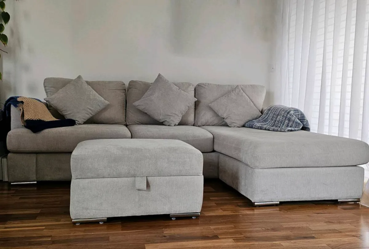 Large Grey Corner Sofa with Chaise + Ottoman – Mod - Image 2
