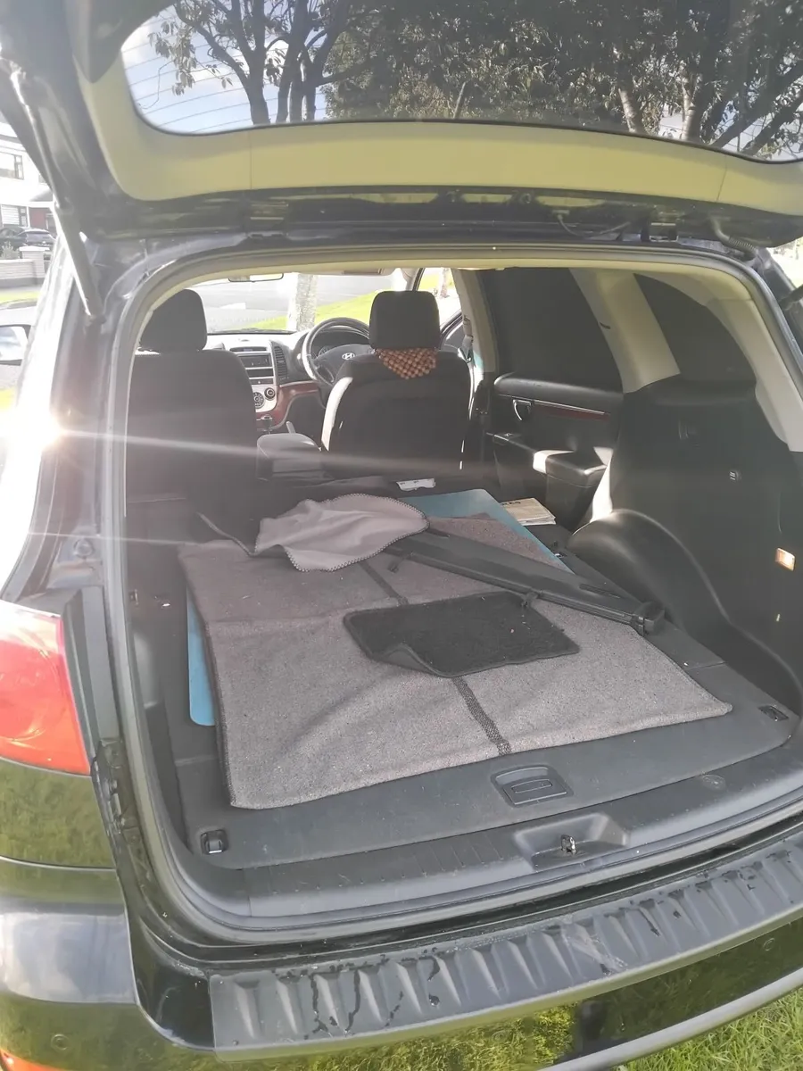 Hyundai Santa Fe 2007 - Image 2