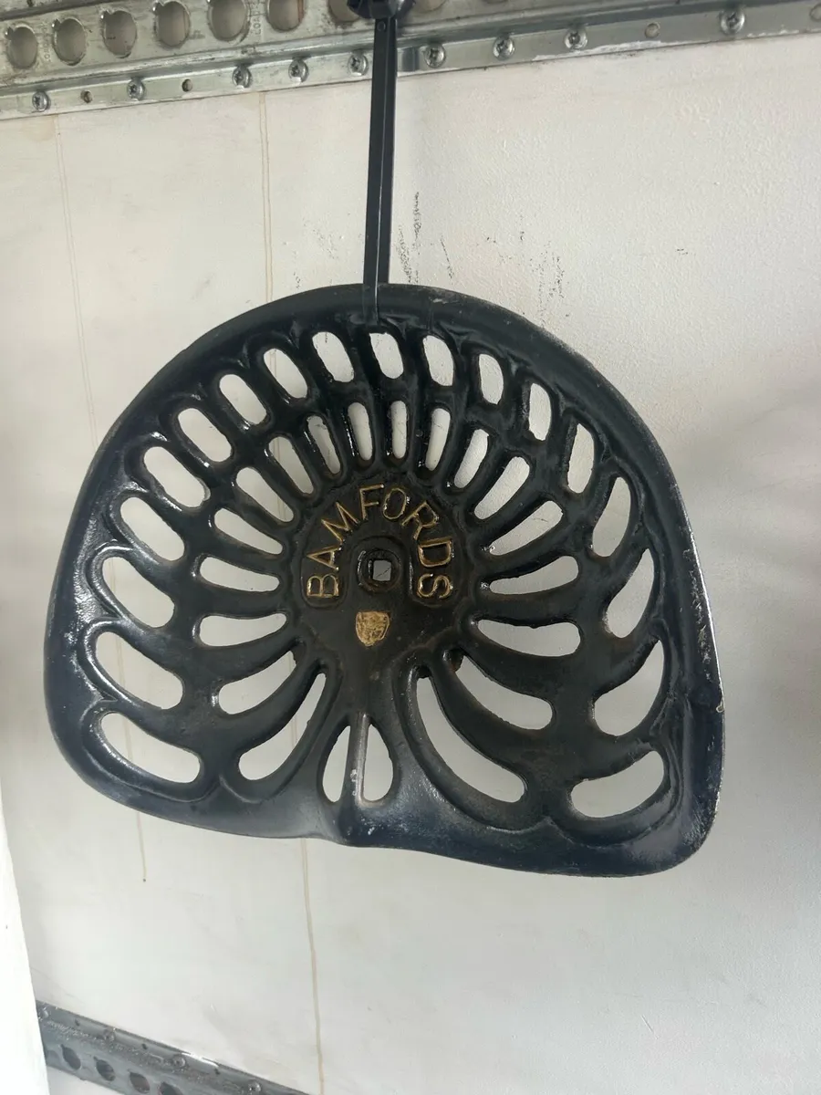 Cast iron tractor seats - Image 4
