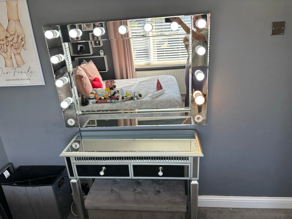 Hollywood mirror and dressing table - Image 2