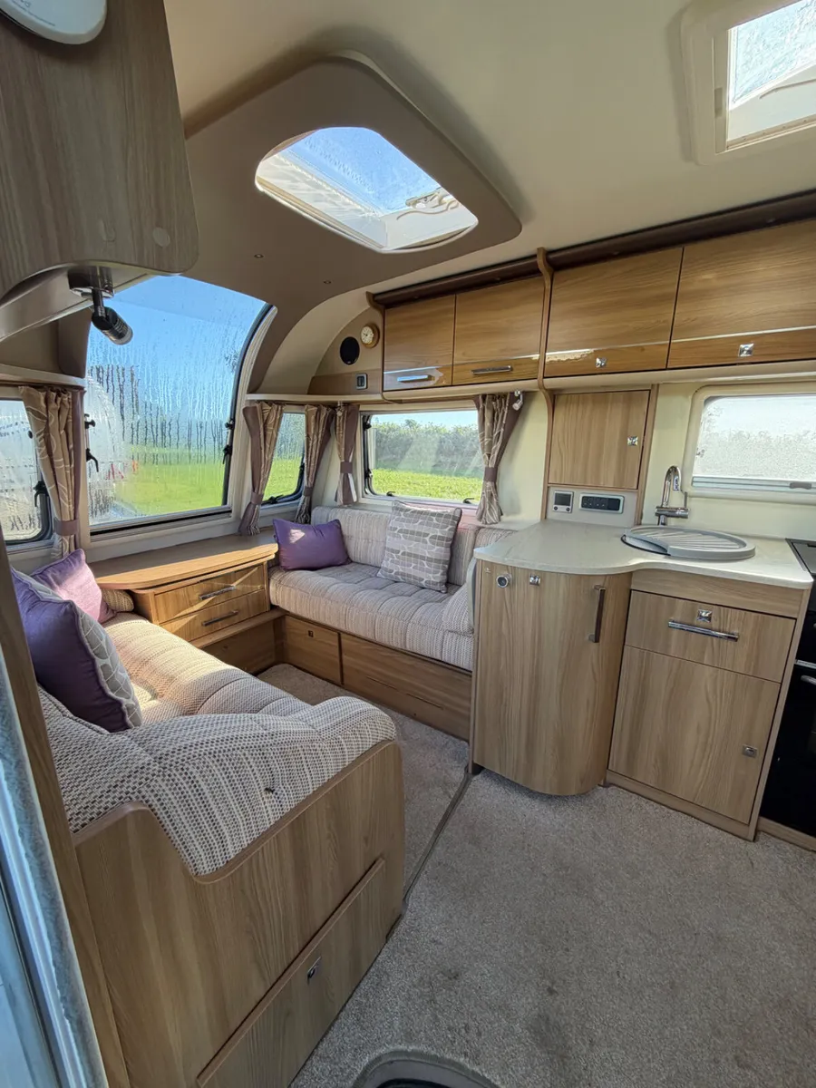 Bailey Unicorn Caravan – Top-of-the-Range - Image 4