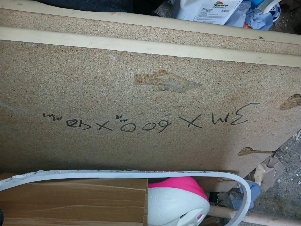 2 lengths cream worktops 3mts and 2.780. X 600x 38 - Image 3