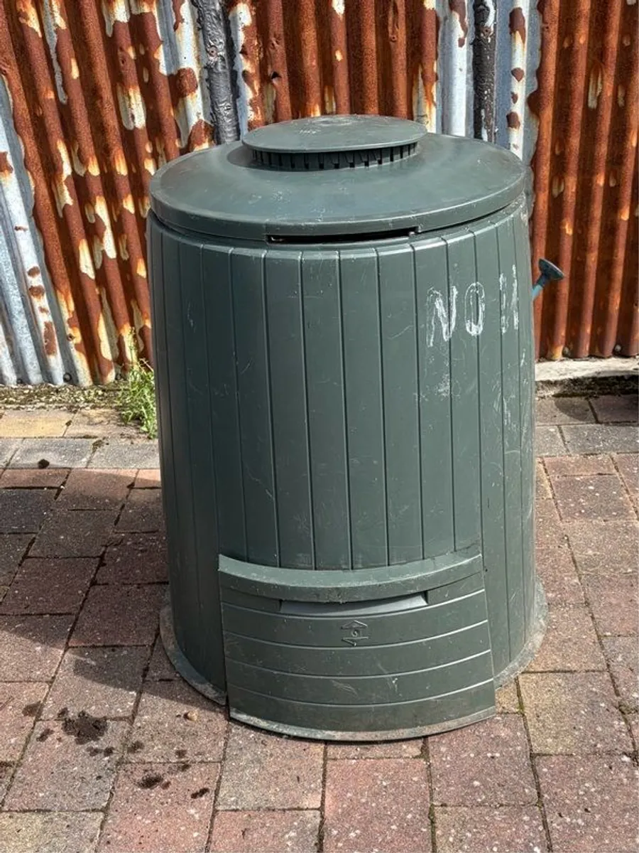 Compost bin