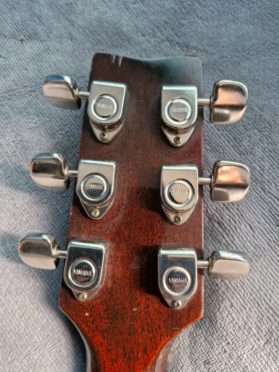 Acoustic Yamaha guitar - Image 3