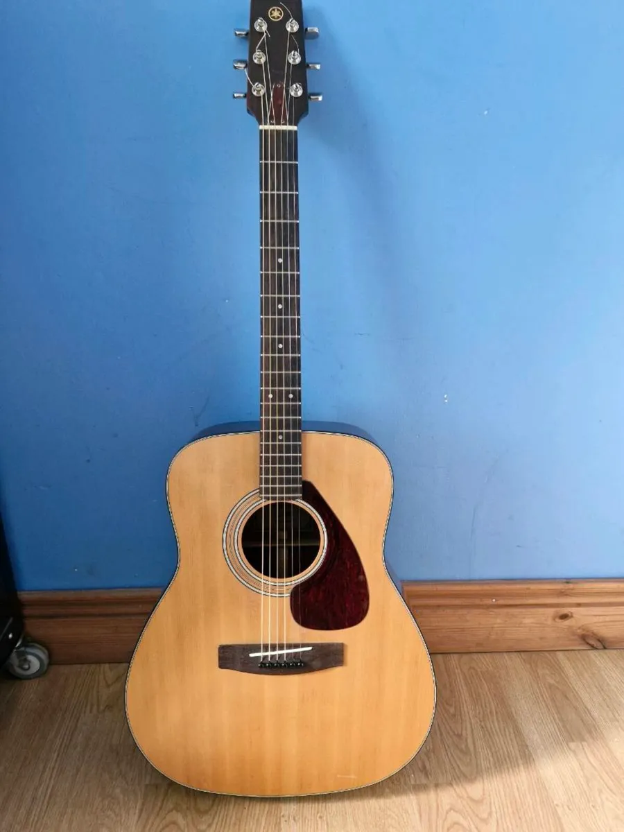 Acoustic Yamaha guitar - Image 1