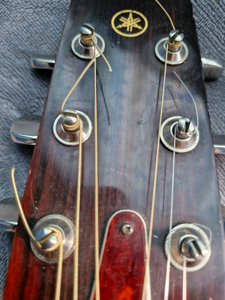 Acoustic Yamaha guitar - Image 4