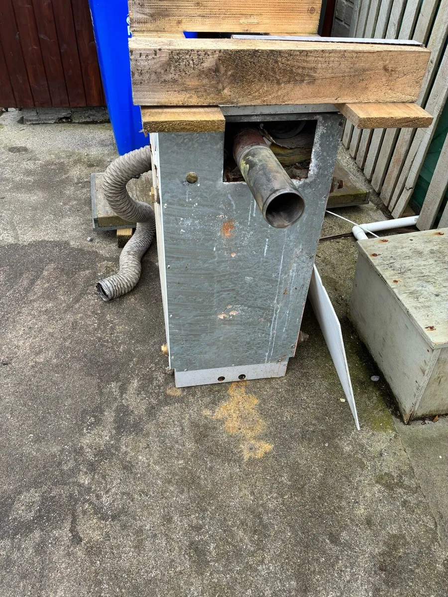 Oil boiler and radiators - Image 2