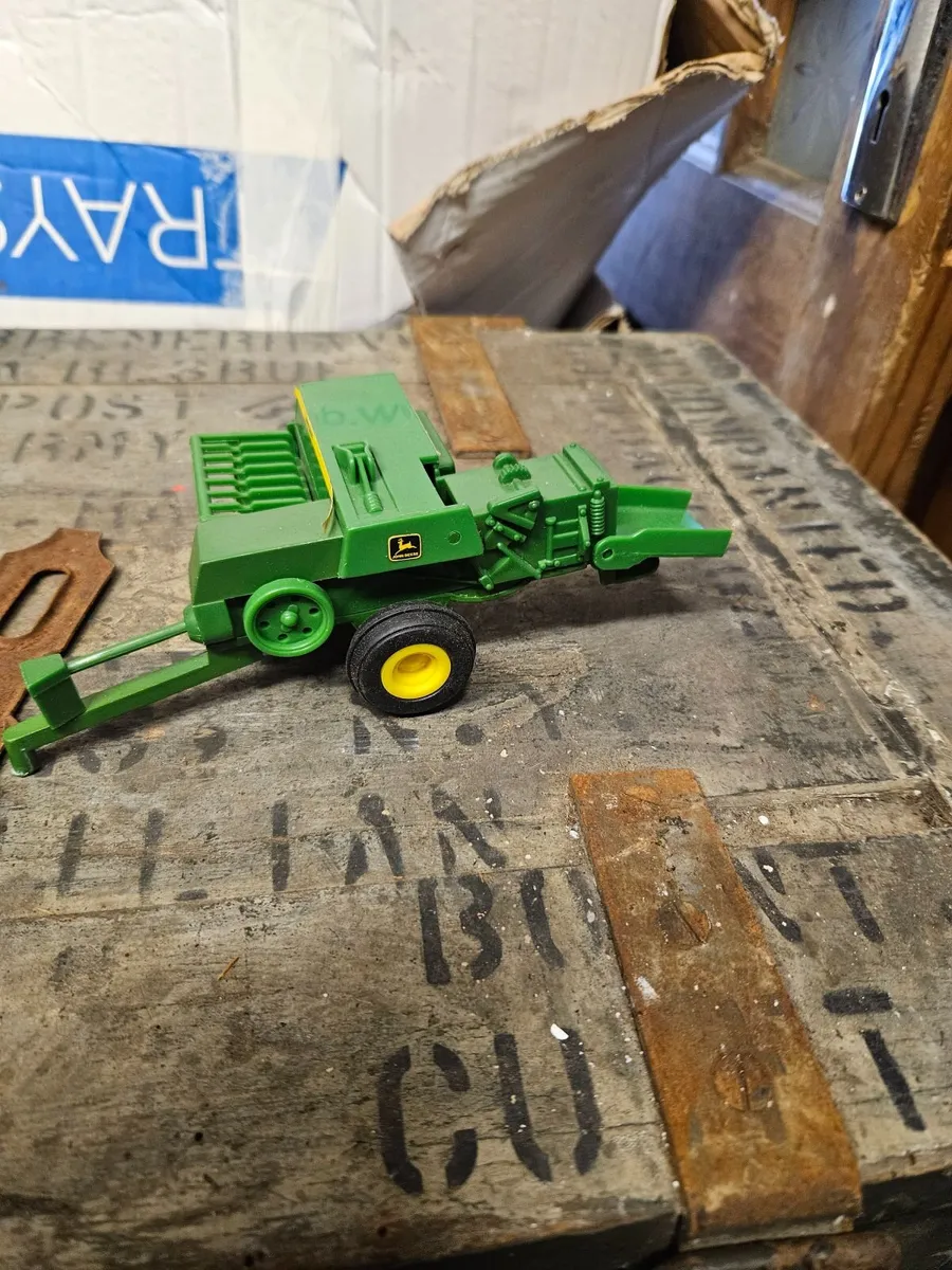 Britain's ERTL John Deere Baler - Image 1