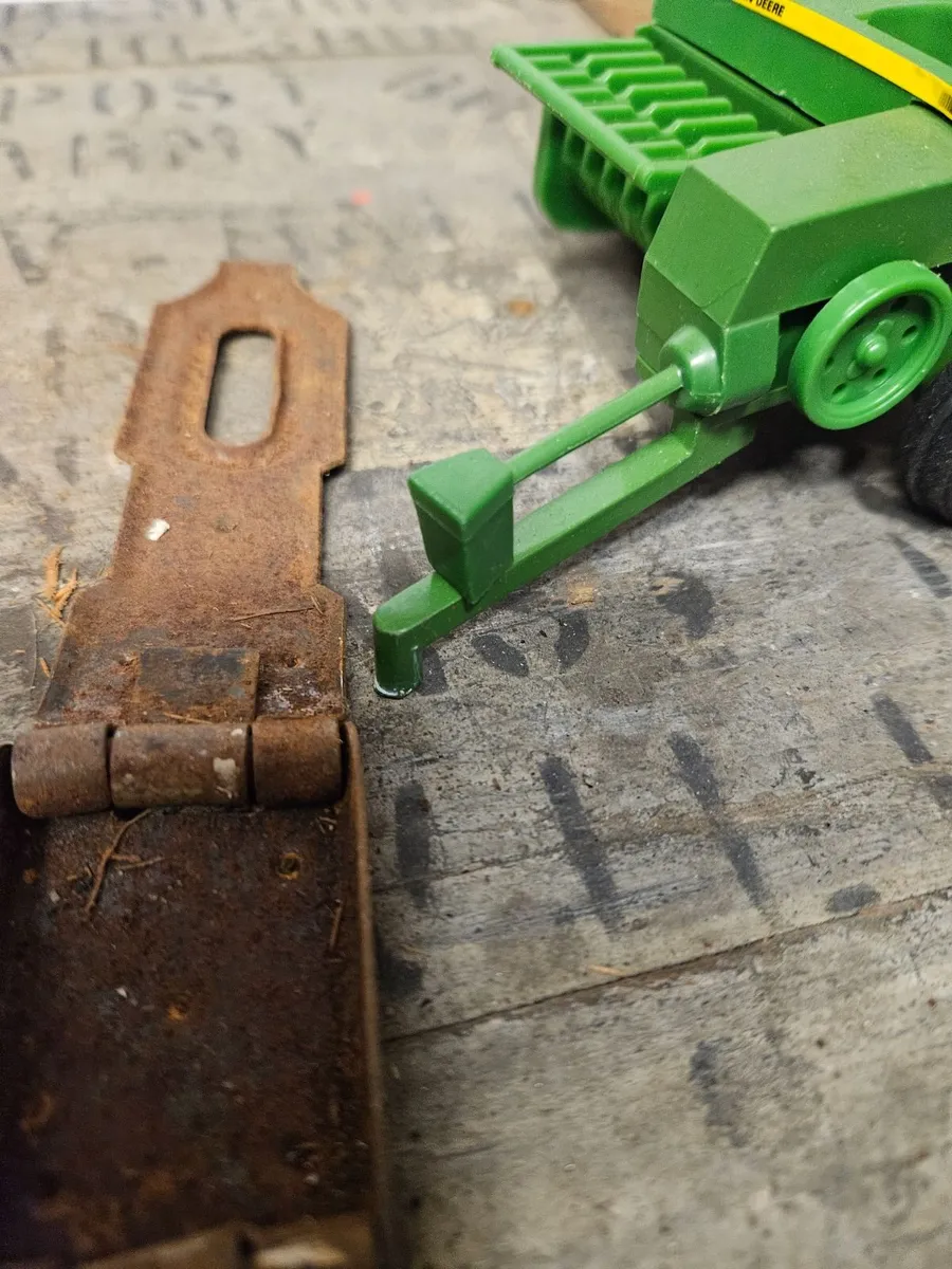 Britain's ERTL John Deere Baler - Image 3